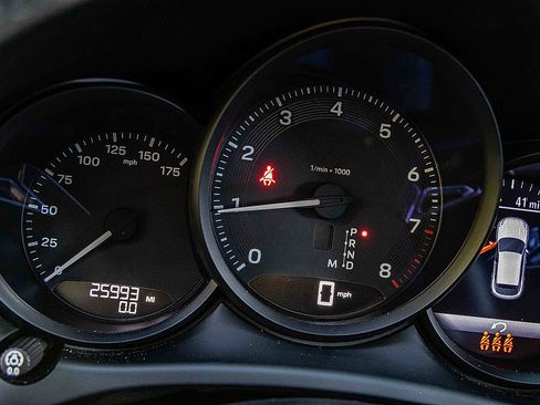 Used 2022 Porsche Macan image 9