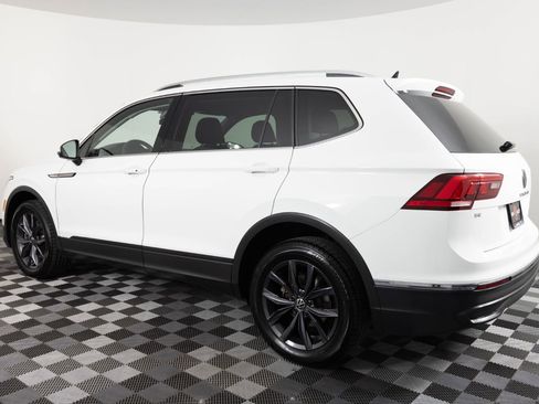Used 2024 Volkswagen Tiguan SE AWD/4WD image 4