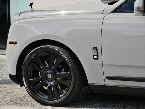 Used 2021 Rolls-Royce Cullinan image 12