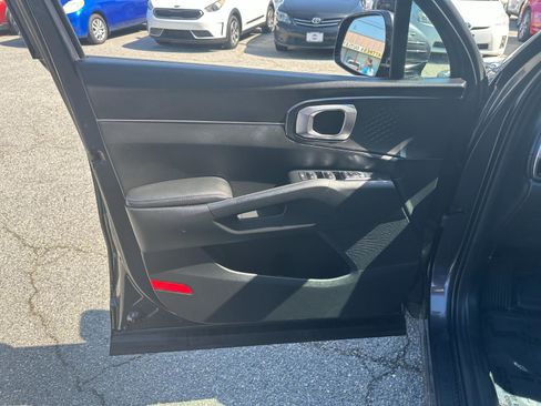 Used 2022 Kia Sorento S image 10