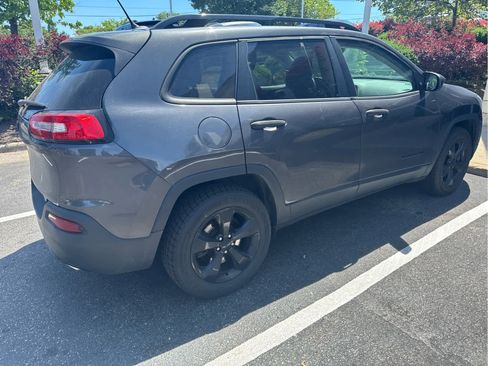 Used 2017 Jeep Cherokee Sport AWD/4WD image 6