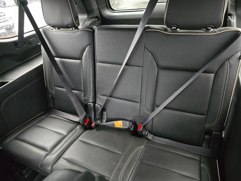 Used 2022 GMC Yukon XL SLT image 32