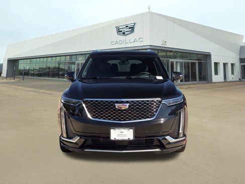 Used 2023 Cadillac XT6 Premium Luxury w/ Technology Package FWD image 2