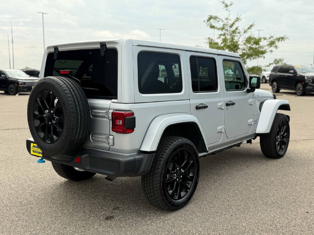 Used 2024 Jeep Wrangler Unlimited Sahara AWD/4WD image 7