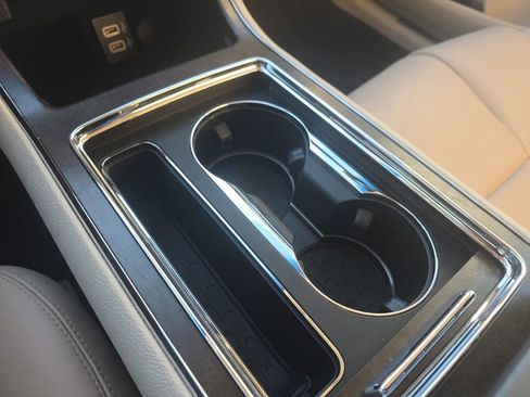 Used 2020 Lincoln Continental w/ Premium Package image 30