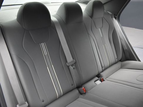 Used 2023 Hyundai Elantra SEL image 21