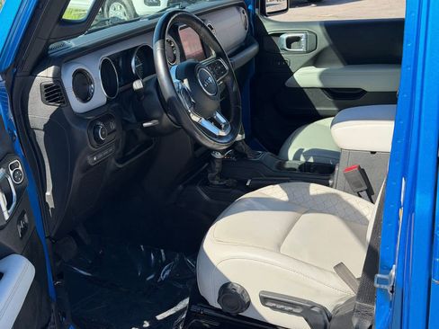 Used 2023 Jeep Wrangler Unlimited Sahara AWD/4WD image 13
