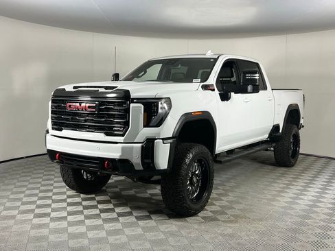 Used 2024 GMC Sierra 3500 AT4 image 3