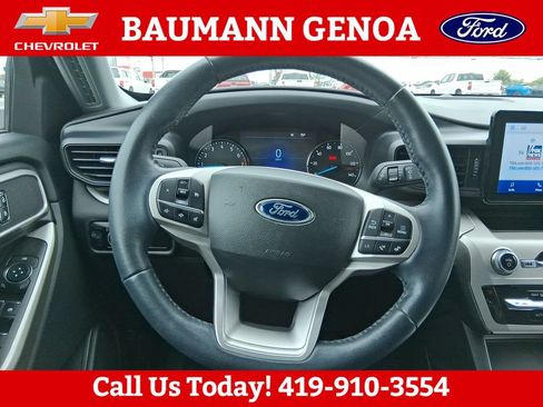 Used 2023 Ford Explorer XLT AWD/4WD image 17