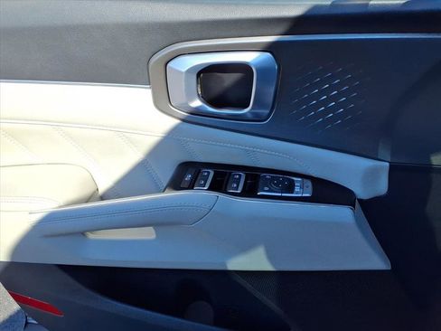 Used 2023 Kia Sorento SX image 18