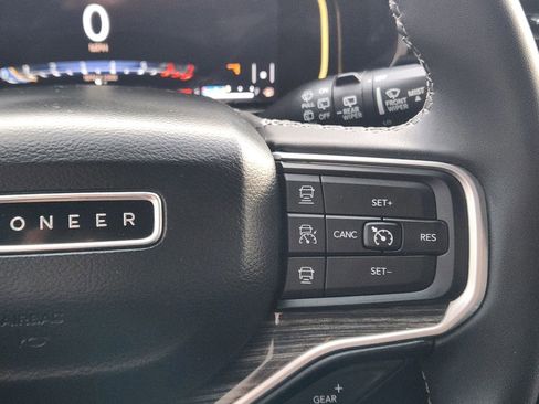 Used 2022 Jeep Wagoneer Series III w/ Premium Group I image 22