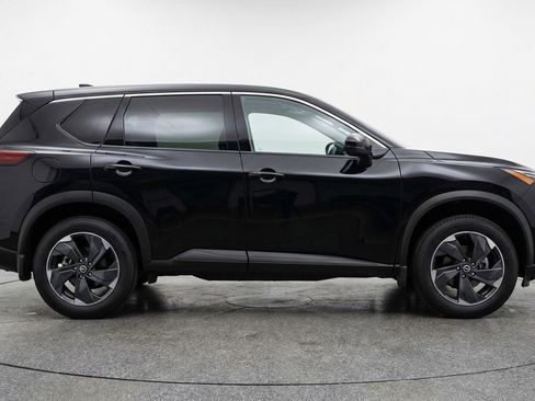 Used 2025 Nissan Rogue SV FWD image 11