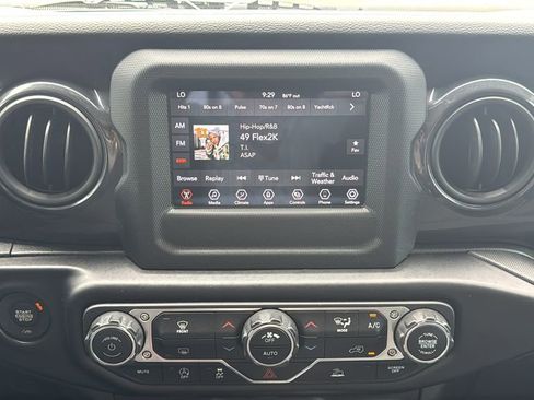 Used 2022 Jeep Gladiator Sport AWD/4WD image 21