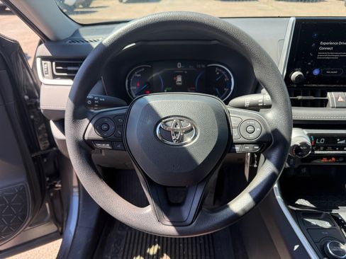 Used 2024 Toyota RAV4 LE AWD/4WD image 9