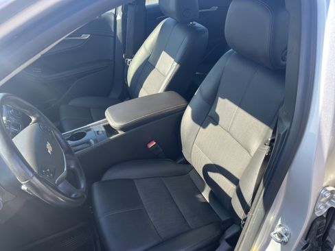 Used 2019 Chevrolet Impala LT FWD image 11