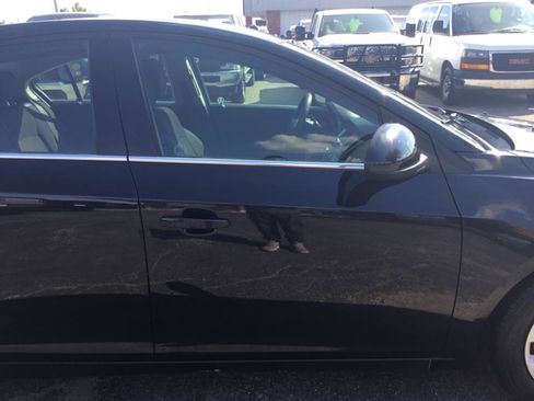 Used 2016 Chevrolet Cruze LT w/ Sun And Sound Package FWD image 11