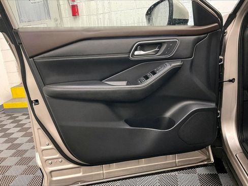 Certified 2021 Nissan Rogue Platinum image 24