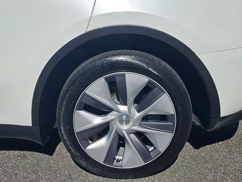 Used 2023 Tesla Model Y Long Range AWD/4WD image 18