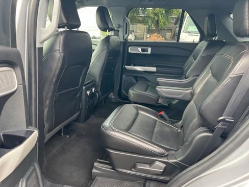 Used 2022 Ford Explorer Limited w/ Equipment Group 301A AWD/4WD image 11