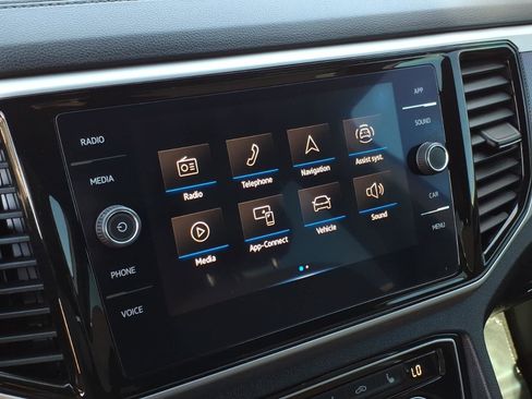 Certified 2022 Volkswagen Atlas Cross Sport SE w/ Black Wheel Package image 28