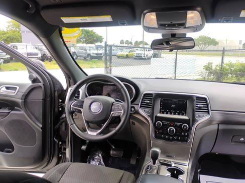Used 2021 Jeep Grand Cherokee Laredo RWD image 80