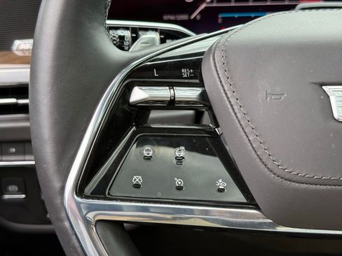 Certified 2025 Cadillac Escalade Premium Luxury Platinum w/ LPO, Floor Liner Package AWD/4WD image 30