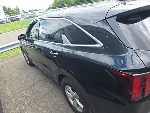 Used 2025 Kia Sorento LX FWD image 12