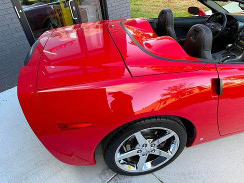 Used 2006 Chevrolet Corvette Convertible w/ Preferred Equipment Group image 16