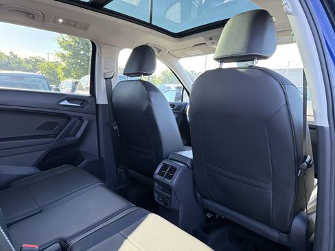 Used 2021 Volkswagen Tiguan SE w/ Panoramic Sunroof Package FWD image 18