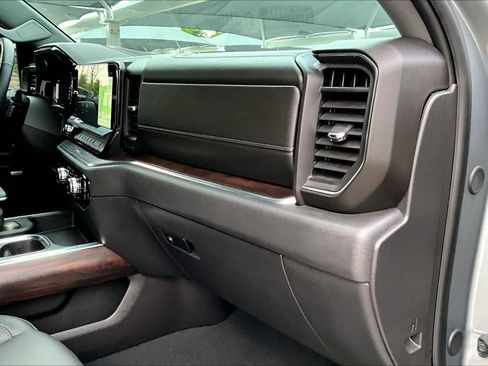 Used 2024 GMC Sierra 1500 SLT image 19