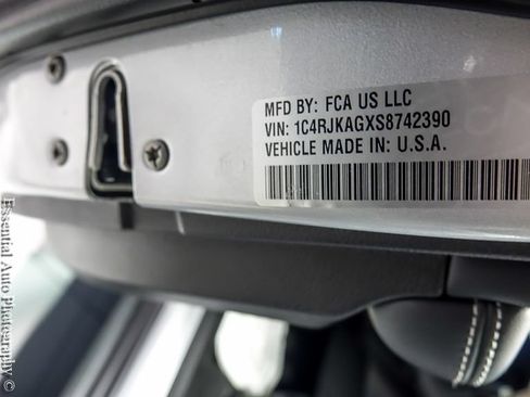 Used 2025 Jeep Grand Cherokee L Altitude AWD/4WD image 33