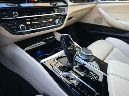 Used 2021 BMW 530e w/ Parking Assistance Package RWD image 23