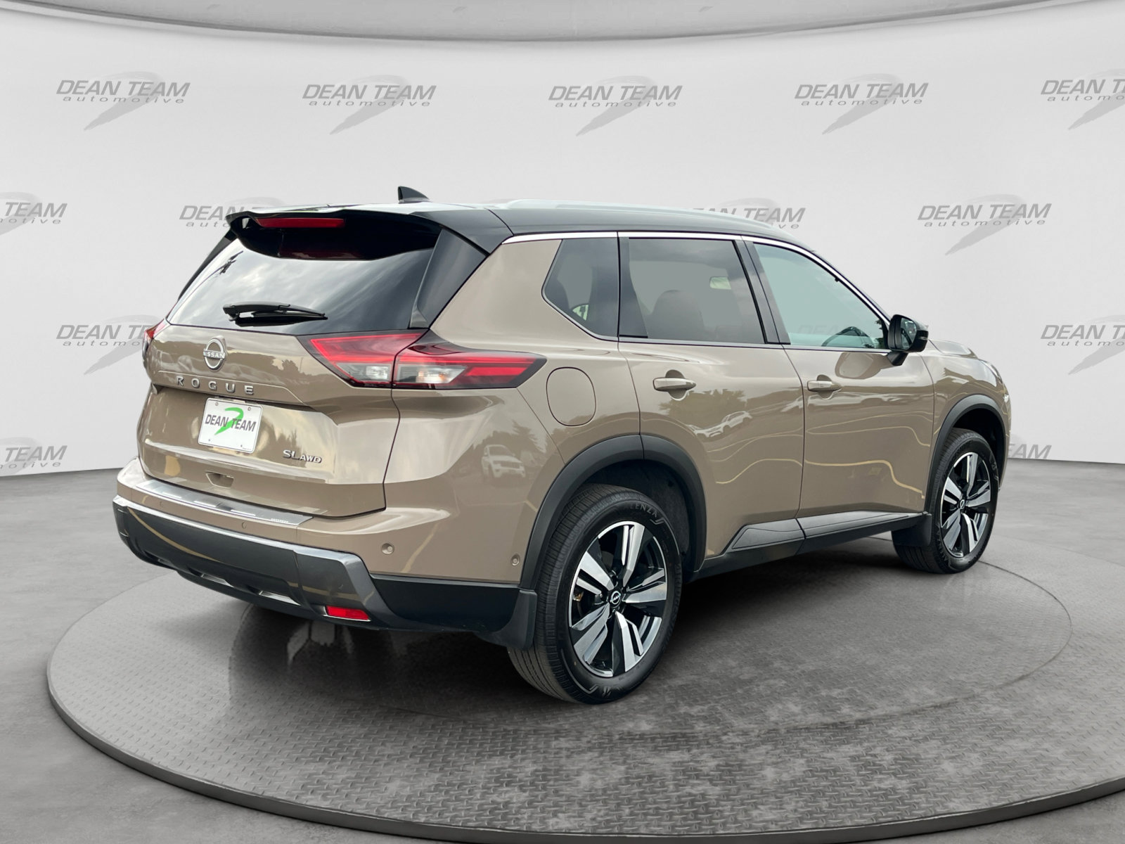 Used 2025 Nissan Rogue SL AWD/4WD image 8