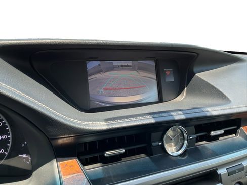 Used 2015 Lexus ES 350 w/ Luxury Package FWD image 13