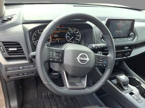Used 2025 Nissan Rogue SV AWD/4WD image 21