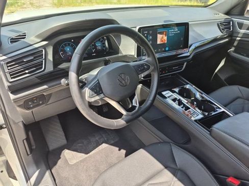 Used 2025 Volkswagen Atlas Cross Sport SE FWD image 15