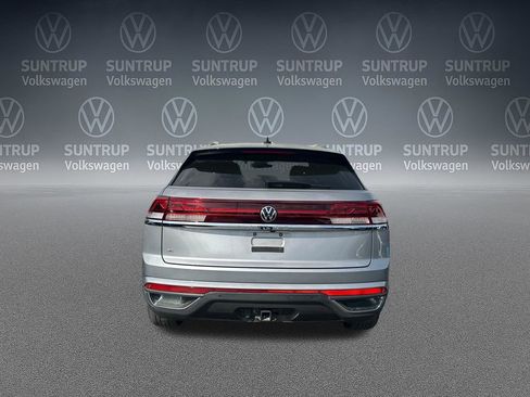 Used 2025 Volkswagen Atlas Cross Sport SE FWD image 34