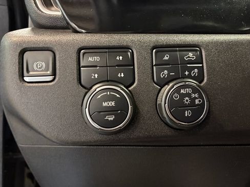 Used 2022 Chevrolet Silverado 1500 LTZ AWD/4WD image 22