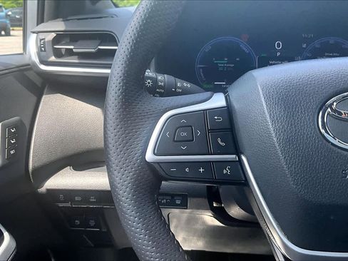 Used 2025 Toyota Sienna Limited AWD/4WD image 24