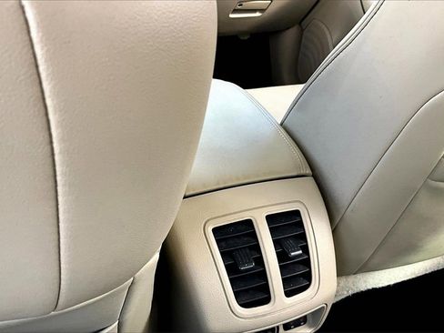 Used 2018 Ford Taurus Limited image 28