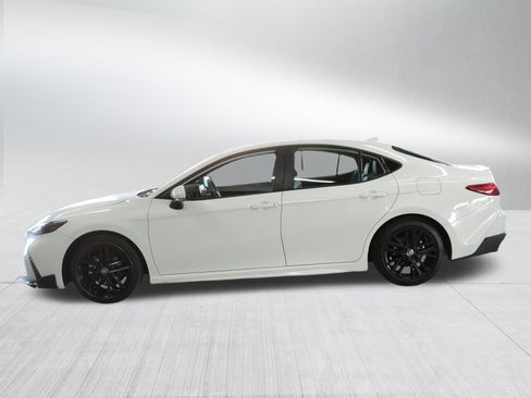 Certified 2025 Toyota Camry SE image 3