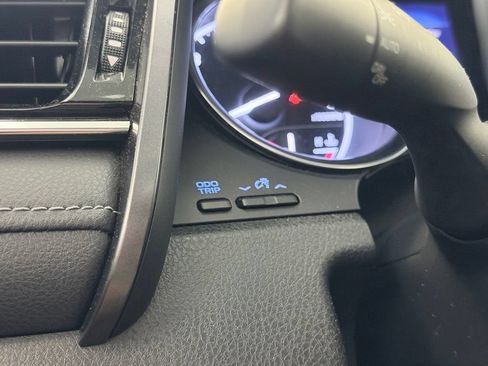 Used 2018 Toyota Camry SE w/ Moonroof Package FWD image 36