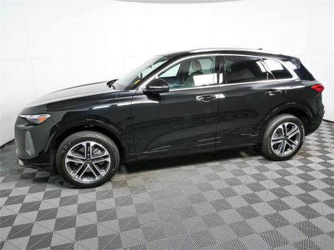 Used 2025 Audi Q5 Premium w/ Convenience Package AWD/4WD image 30