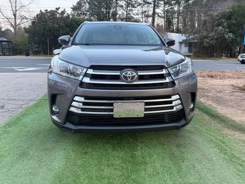 Used 2019 Toyota Highlander Limited image 2