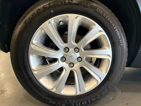Used 2017 Land Rover Discovery Sport SE AWD/4WD image 34
