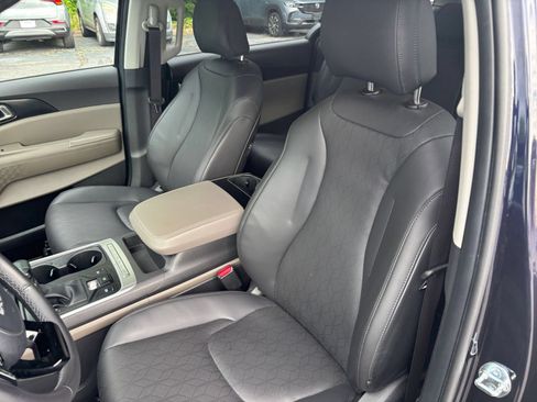 Used 2026 Kia Carnival FWD image 27