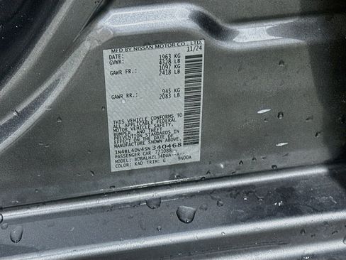 Used 2025 Nissan Altima 2.5 SV FWD image 12