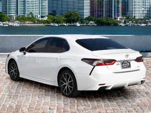 Used 2023 Toyota Camry SE image 7