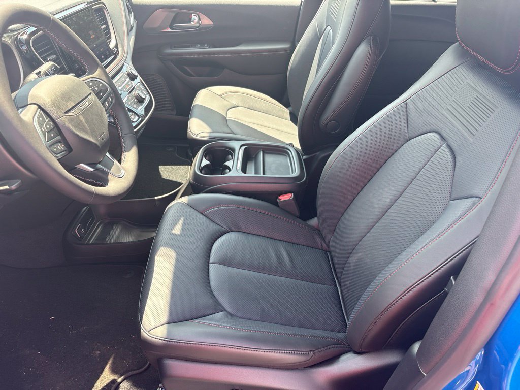 New 2027 Chrysler Pacifica Select FWD image 13