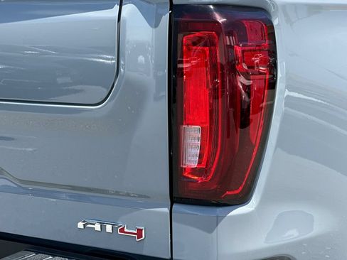 Used 2025 GMC Sierra 1500 AT4 w/ Technology Package AWD/4WD image 26